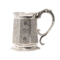 Victorian hallmarked silver tankard with engraved decoration, 9.5cm tall, 124.0 grams. Good