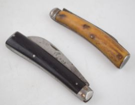 A Saynor pruner pocket knife together with a flat butt bone handled pruner / pruning knife (2).