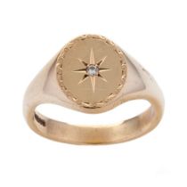 9ct gold gents ring set with diamond chip amongst star decoration, size X, 8.7 grams.