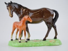 Beswick horse and foal on ceramic base 953. In good condition with no obvious damage or