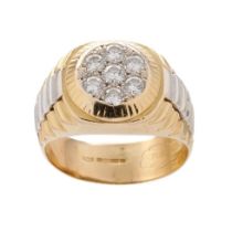 18ct gold and 7 diamond cluster ring, 1.4ch appx. Diamonds measure around 20 points each approx,