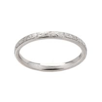 Platinum (950) ladies ring / band with engraved decoration, size M/N, 3.1 grams.