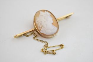 9ct gold bar brooch with cameo insert, 4.4 grams, 5.5cm wide.