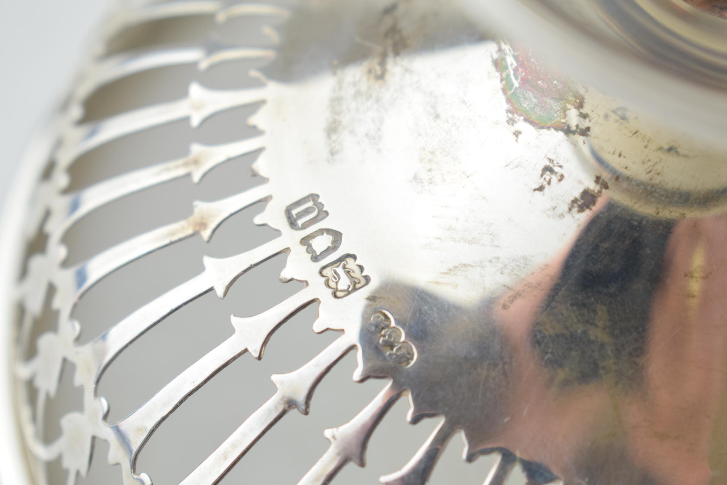 Silver pedestal bowl, London 1915, ornate decoration, 104.7 grams, 14cm diameter. - Image 3 of 3