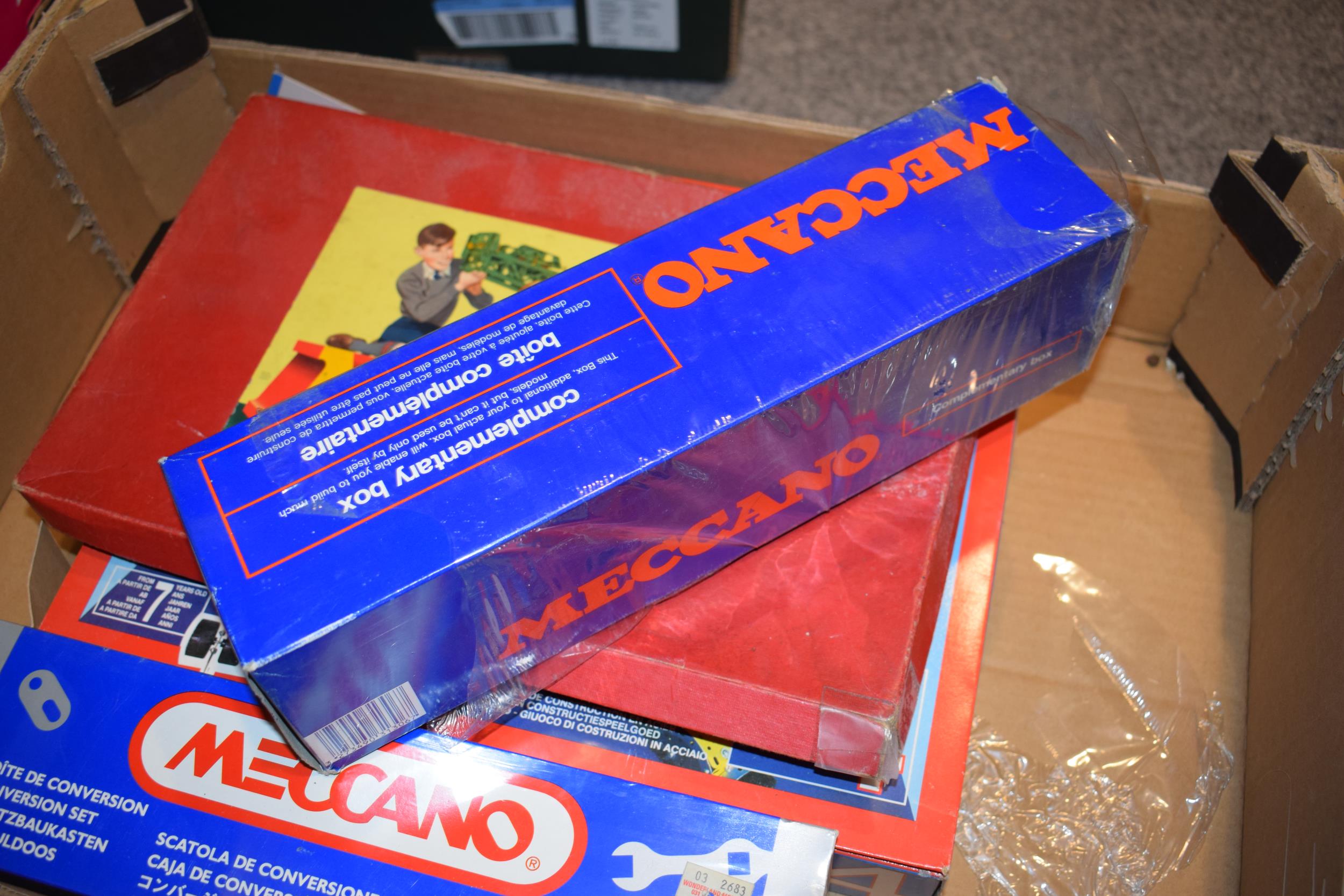 A collection of vintage and contempory Meccano and Senior Trix sets to include Meccano box 4, C4 set - Image 4 of 4