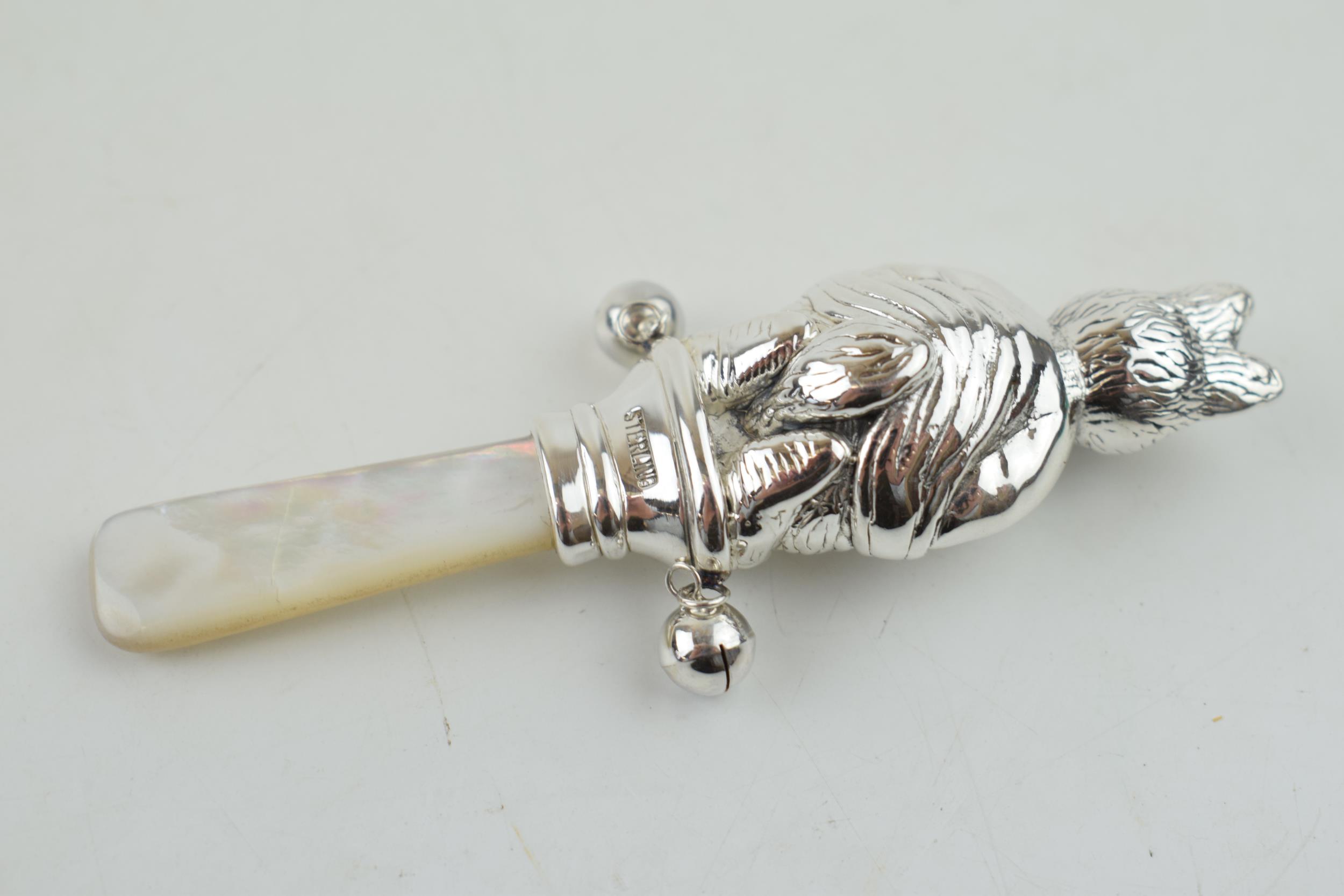 Sterling silver baby rattle, with mother of pearl, in the form of a Beatrix Potter style - Image 2 of 4