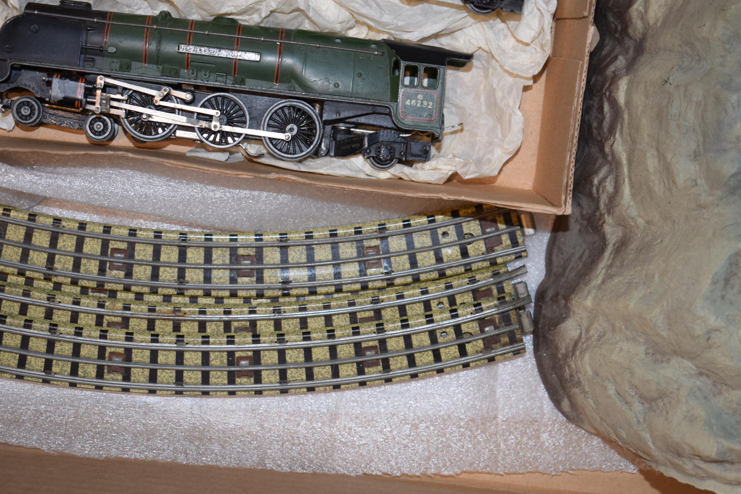 A good collection of vintage Hornby 00 gauge model railway to include Dutches of Montrose 46232 - Image 5 of 5