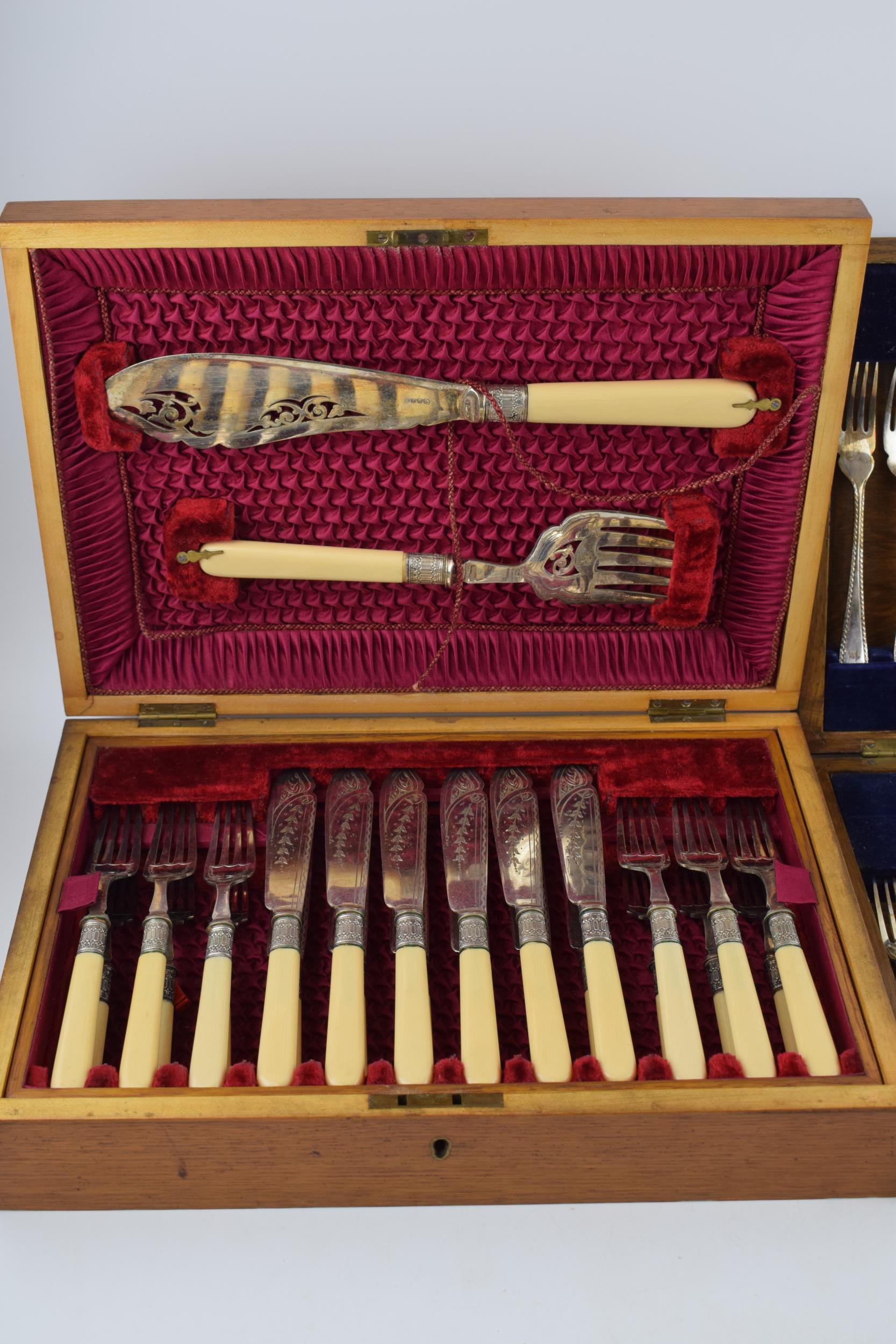 2 boxed canteen sets of silver plated cutlery sets in wooden fitted boxes, both complete (2). - Image 2 of 3