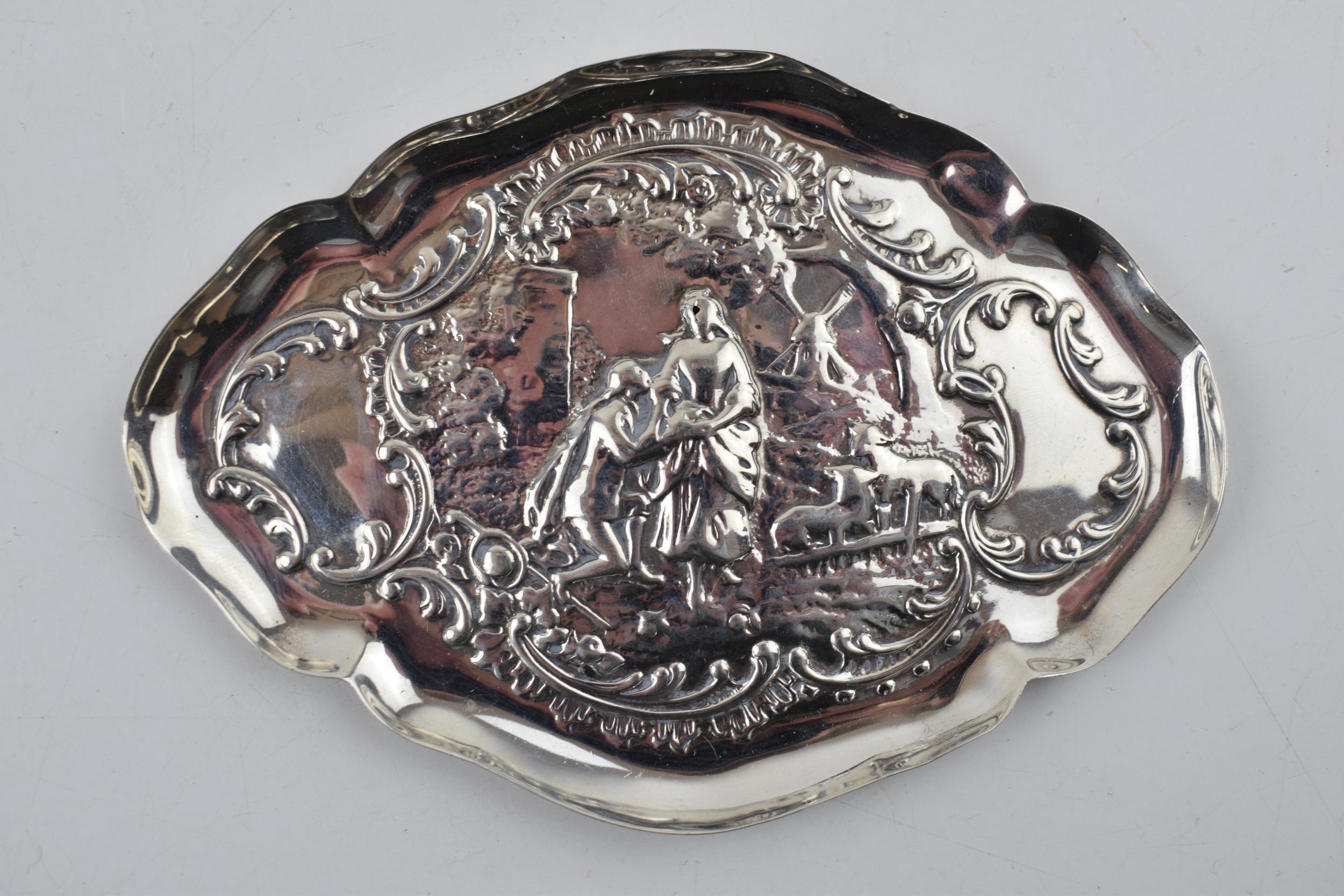 Hallmarked silver embossed pin tray with a romantical scene amongst sheep, London 1904, 33.6