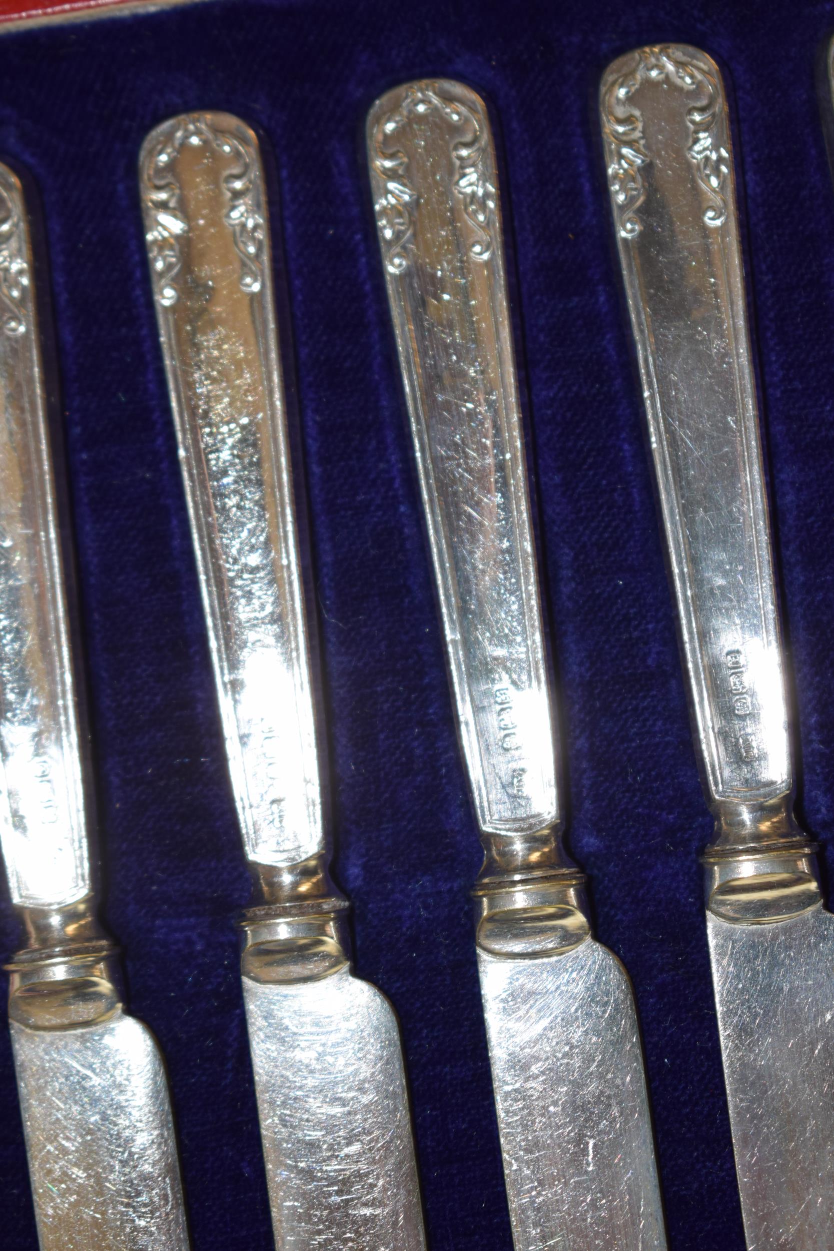 A collection of metalware to include 2 cased sets of 6 silver handled knives, with silver plated - Image 3 of 3