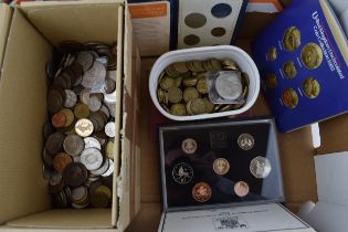 Coins to include a boxed 1985 United Kingdom boxed proof set, 200+ 3 pence pieces, a UK uncirculated