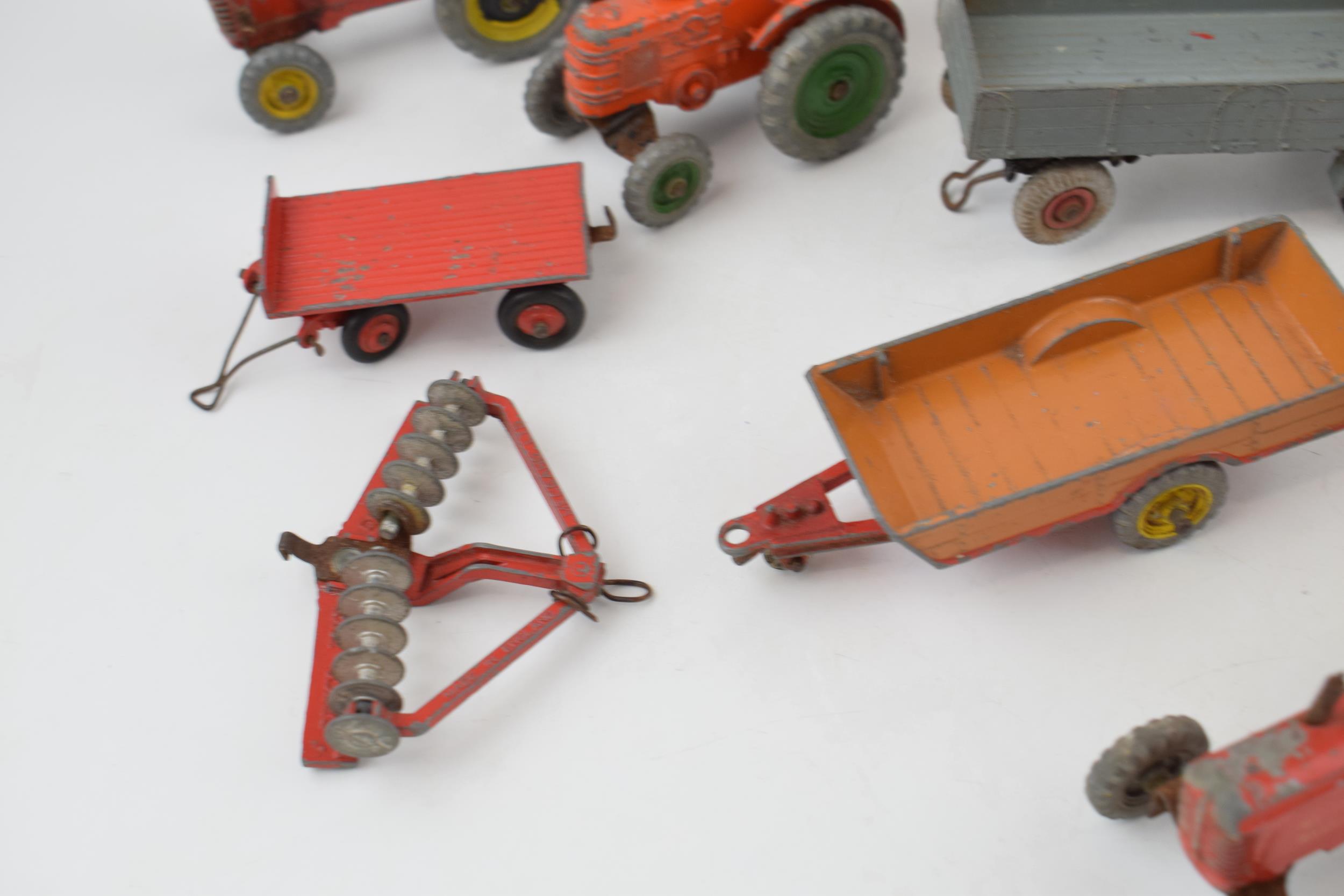 A mixed collection of vintage die-cast toys to include Dinky Toys and Corgi Toys relating to farming - Image 4 of 5