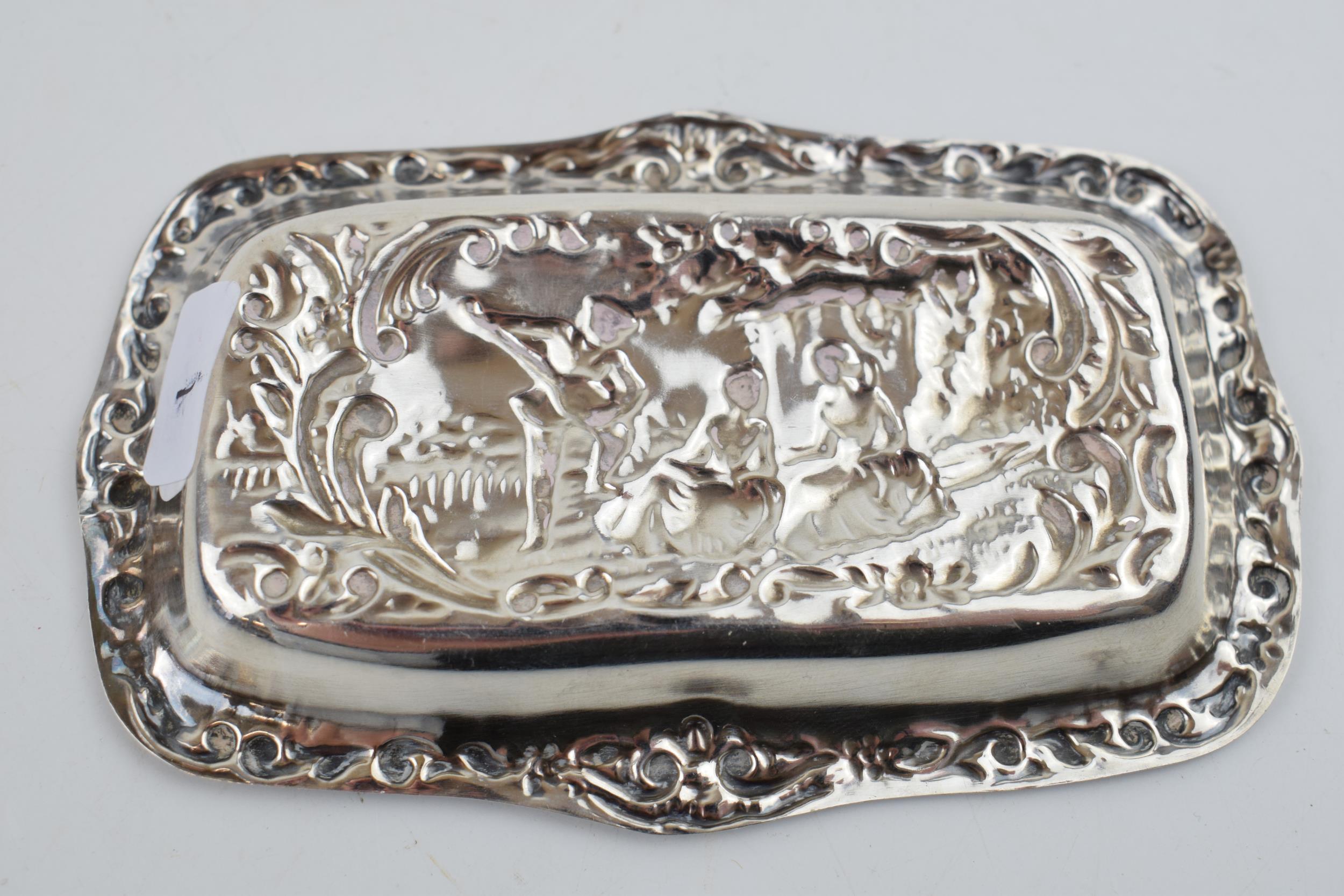 Hallmarked silver heavily embossed pin tray with a romantical scene of a gentleman playing music for - Image 2 of 3