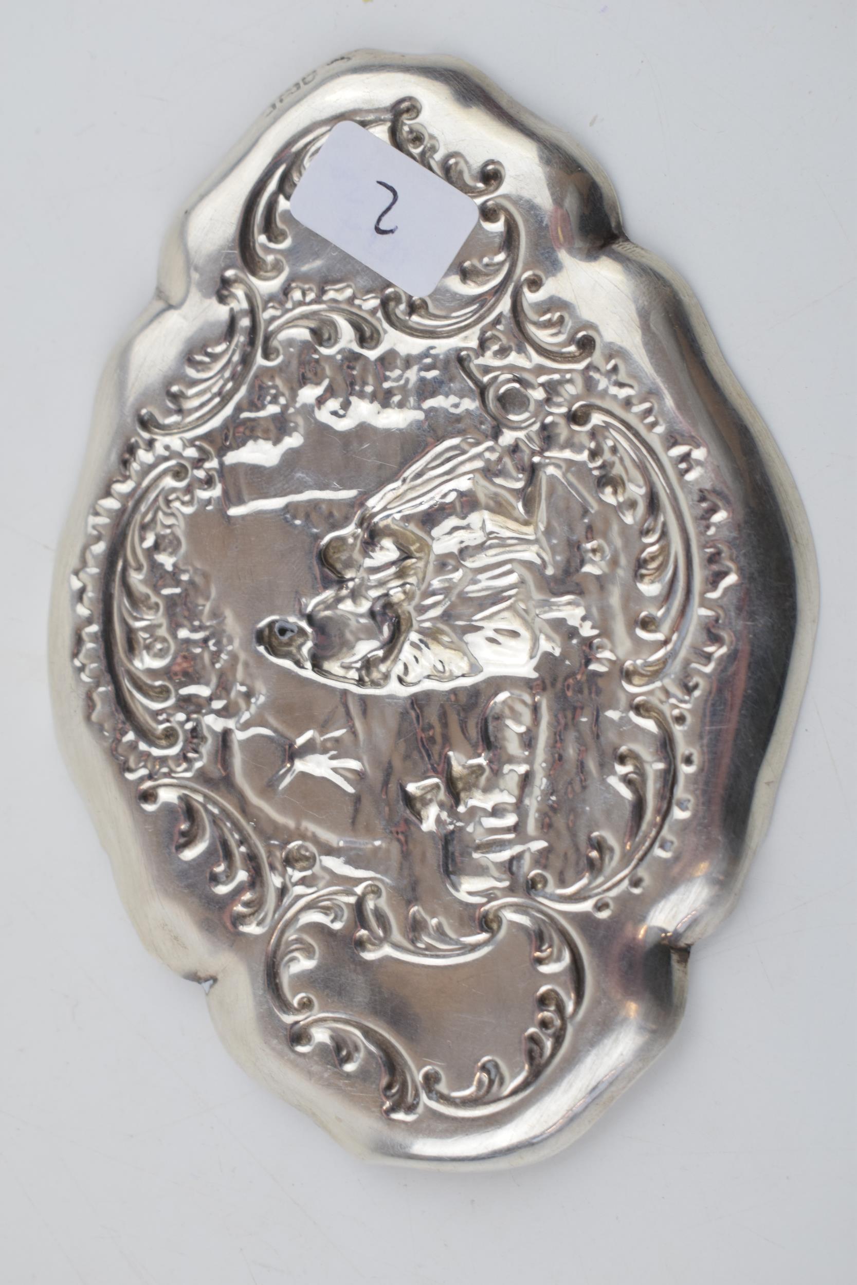 Hallmarked silver embossed pin tray with a romantical scene amongst sheep, London 1904, 33.6 - Image 2 of 3