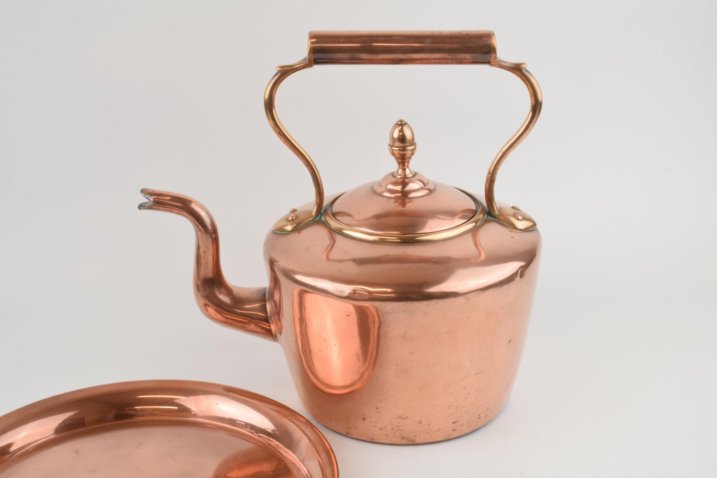 An antique copper kettle, height 28cm, together with a copper tray, diameter 25.5cm (2) In good - Image 2 of 3