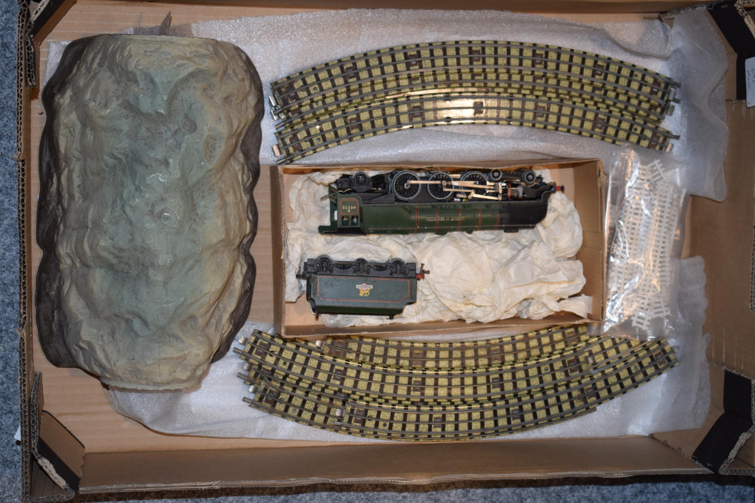 A good collection of vintage Hornby 00 gauge model railway to include Dutches of Montrose 46232 - Image 4 of 5