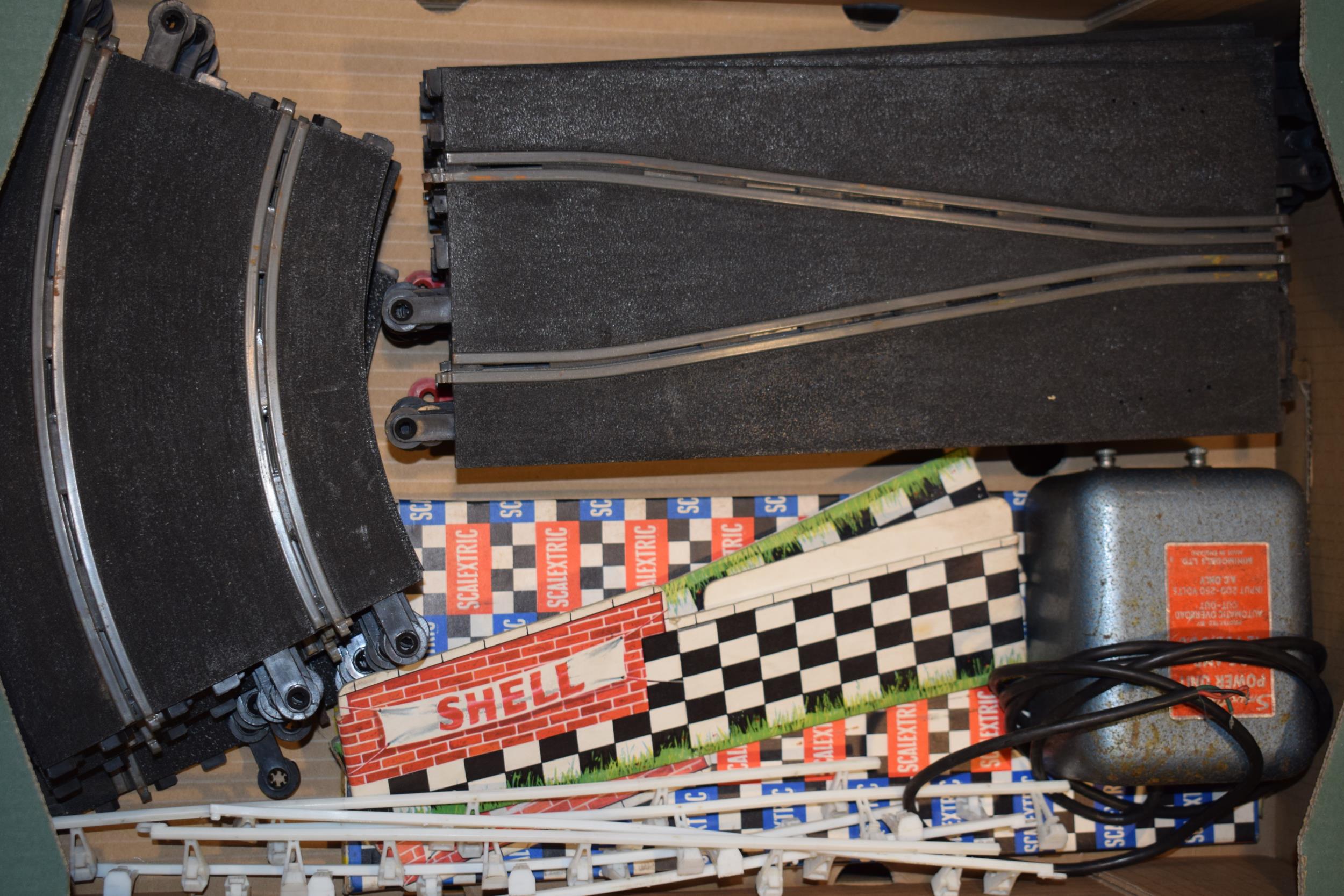 A good collection of vintage Tri-ang Scalextic cars track and accessories to include Cooper C.81 and - Image 2 of 4