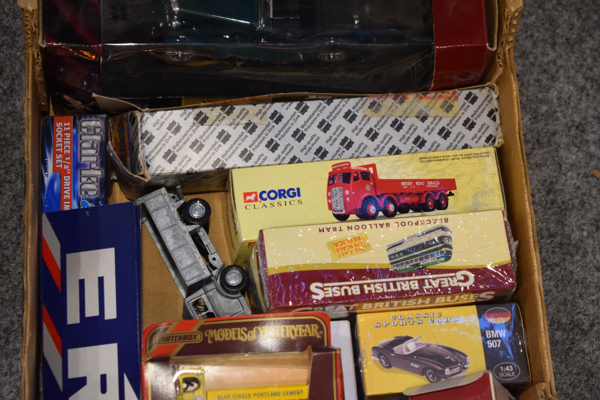 A collection of boxed die-cast vehicles to include Corgi Classics, Matchbox Models of Yesteryear, - Image 3 of 4