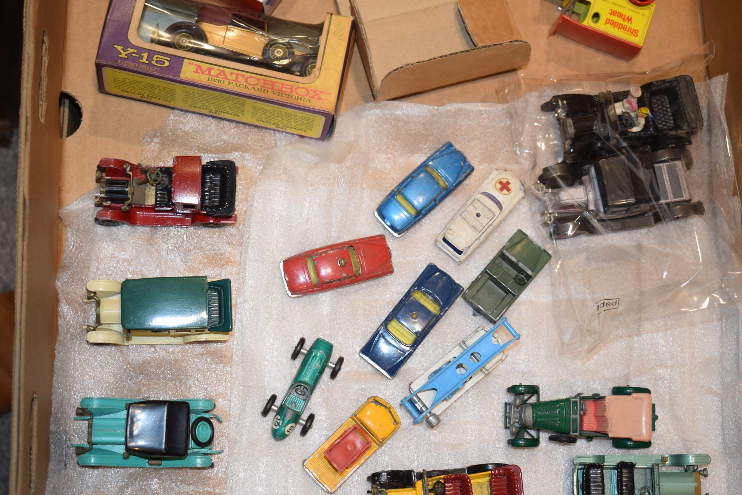 A collection of vintage and contempory model die-cast vehicles to include boxed Lledo and Oxford - Image 3 of 3