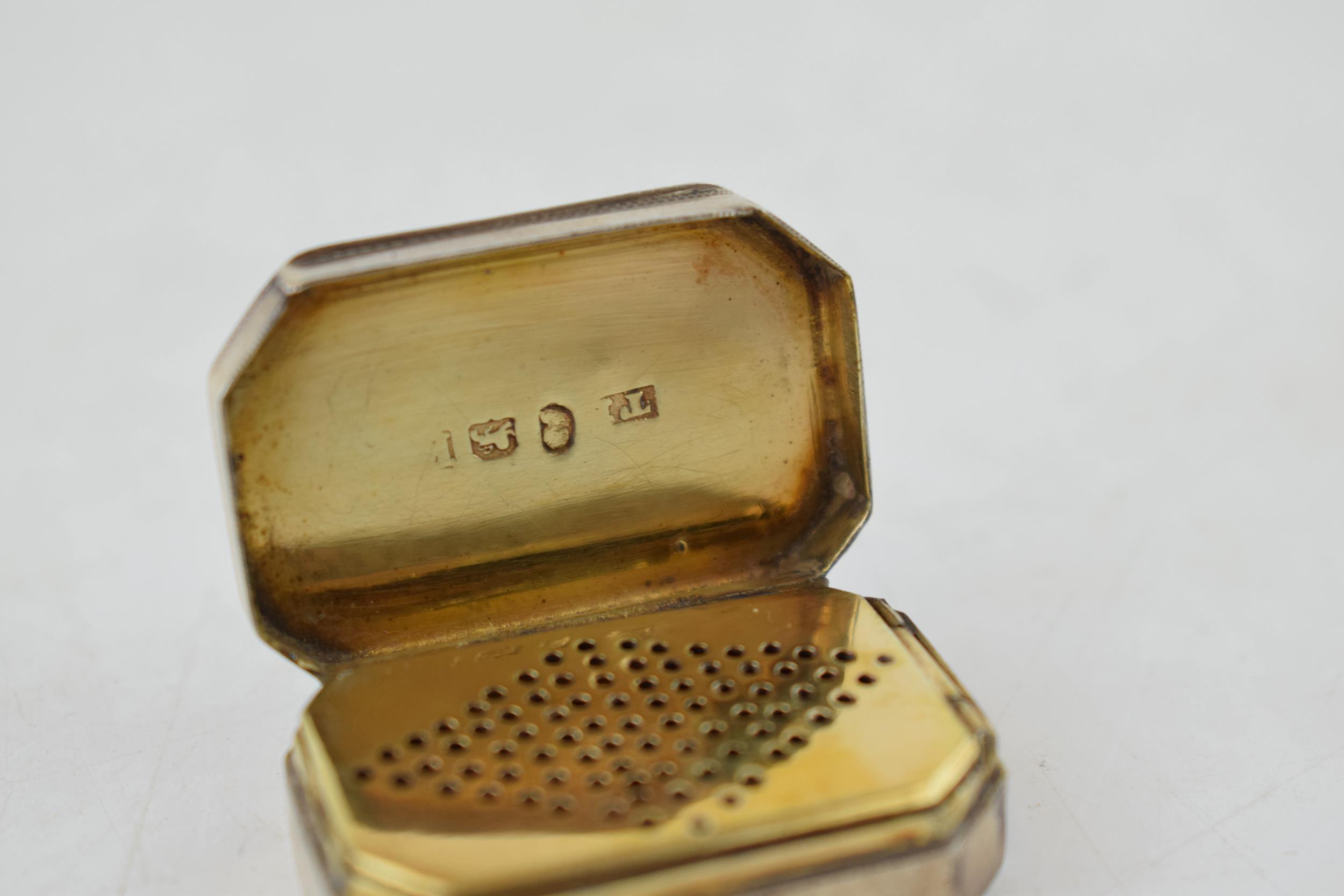 Georgian silver vinaigrette with gilt washed interior, London 1800, 15.6 grams, 3.5cm wide. - Image 5 of 6