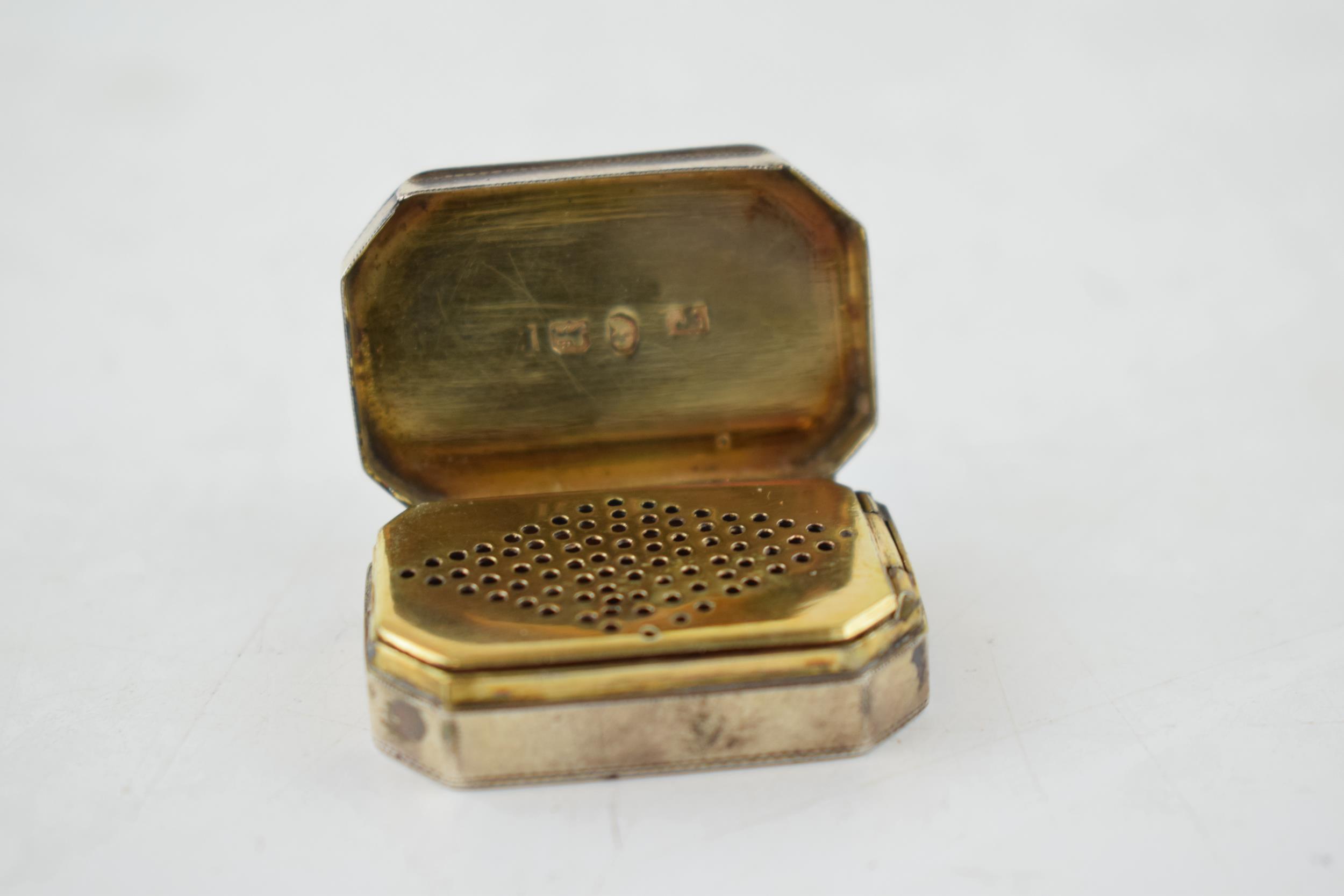 Georgian silver vinaigrette with gilt washed interior, London 1800, 15.6 grams, 3.5cm wide. - Image 4 of 6