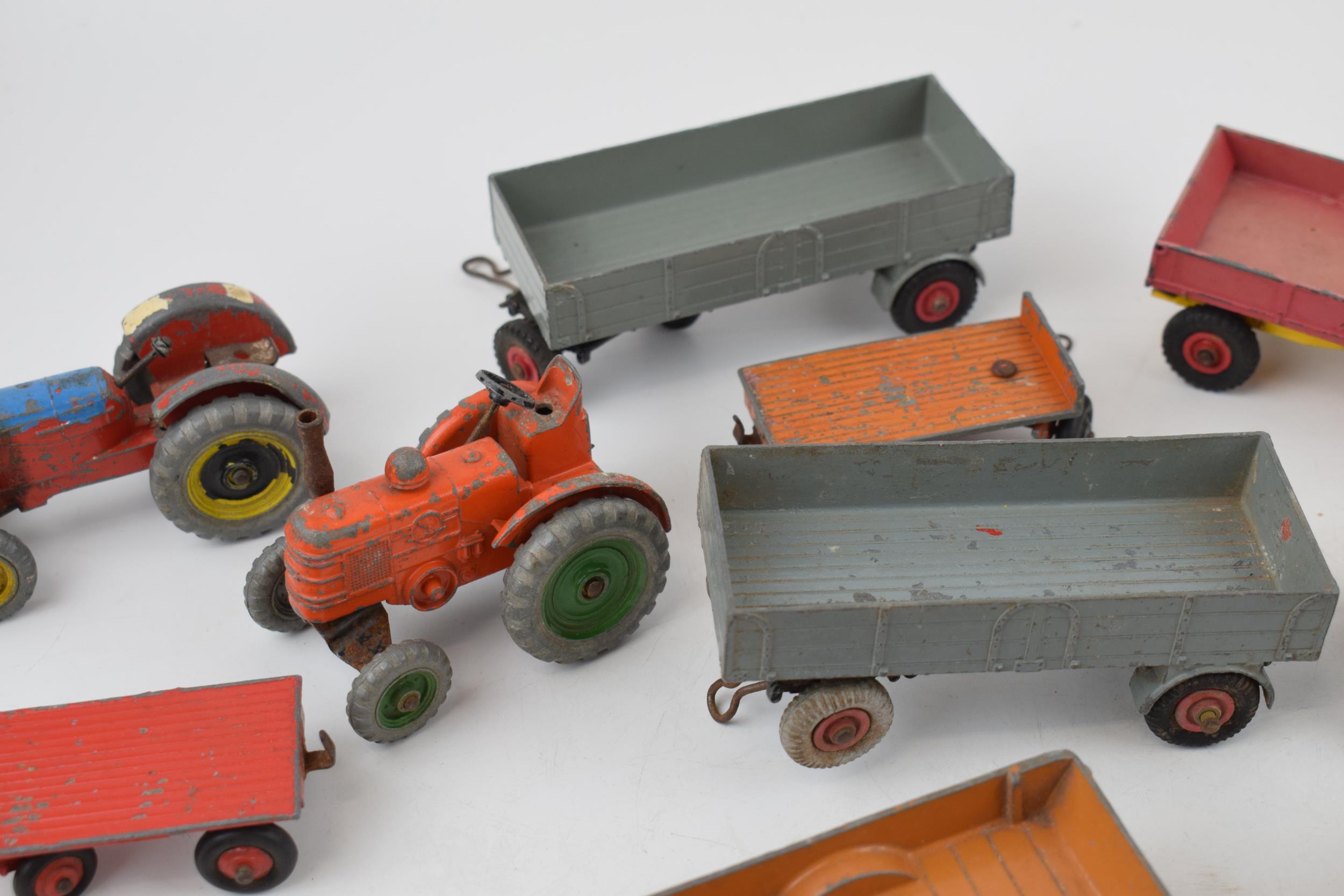 A mixed collection of vintage die-cast toys to include Dinky Toys and Corgi Toys relating to farming - Image 3 of 5