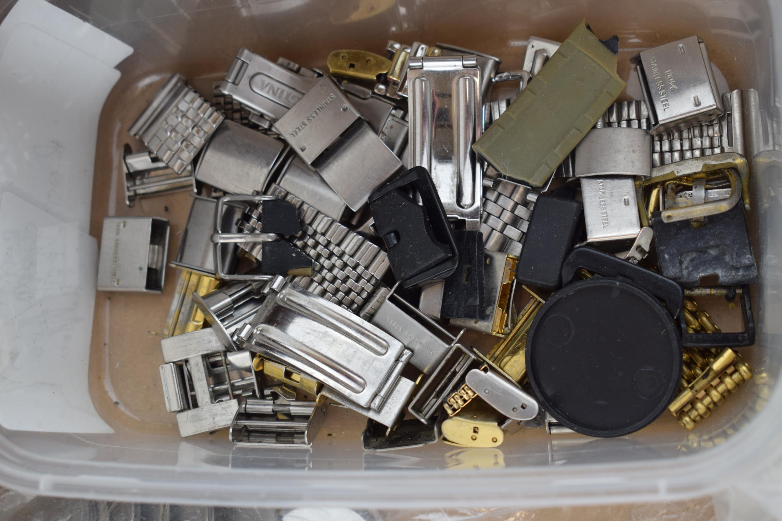 A large collection of watch parts to include bezels, quartz movements, watch backs and links. A good - Image 6 of 8