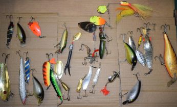 A good collection of fishing lures to include 'Toby' ABU Sweeden 12g brass example, ABU Ellips