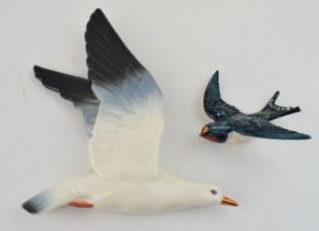 Beswick seagull wall plaque 922-3 (beak chipped) and a swallow 757-3 (damaged) (2). Seagull