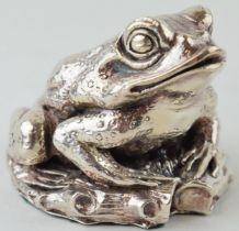 Sterling silver cased model of a frog, finely detailed, Sheffield 2011, 7.5cm long.