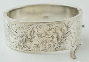 Hallmarked silver wide bangle, Birmingham 1937, 30.0 grams, with engraved floral decoration, 25mm