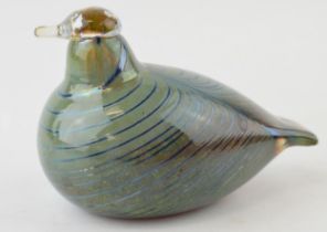 Oiva Toikka Nuutajarvi glass paperweight in the form of a bird, 10cm long. In good condition with no