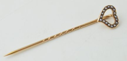 9ct gold stick pin with heart shaped finial, set with pearls, 1.3 grams, 5cm long.