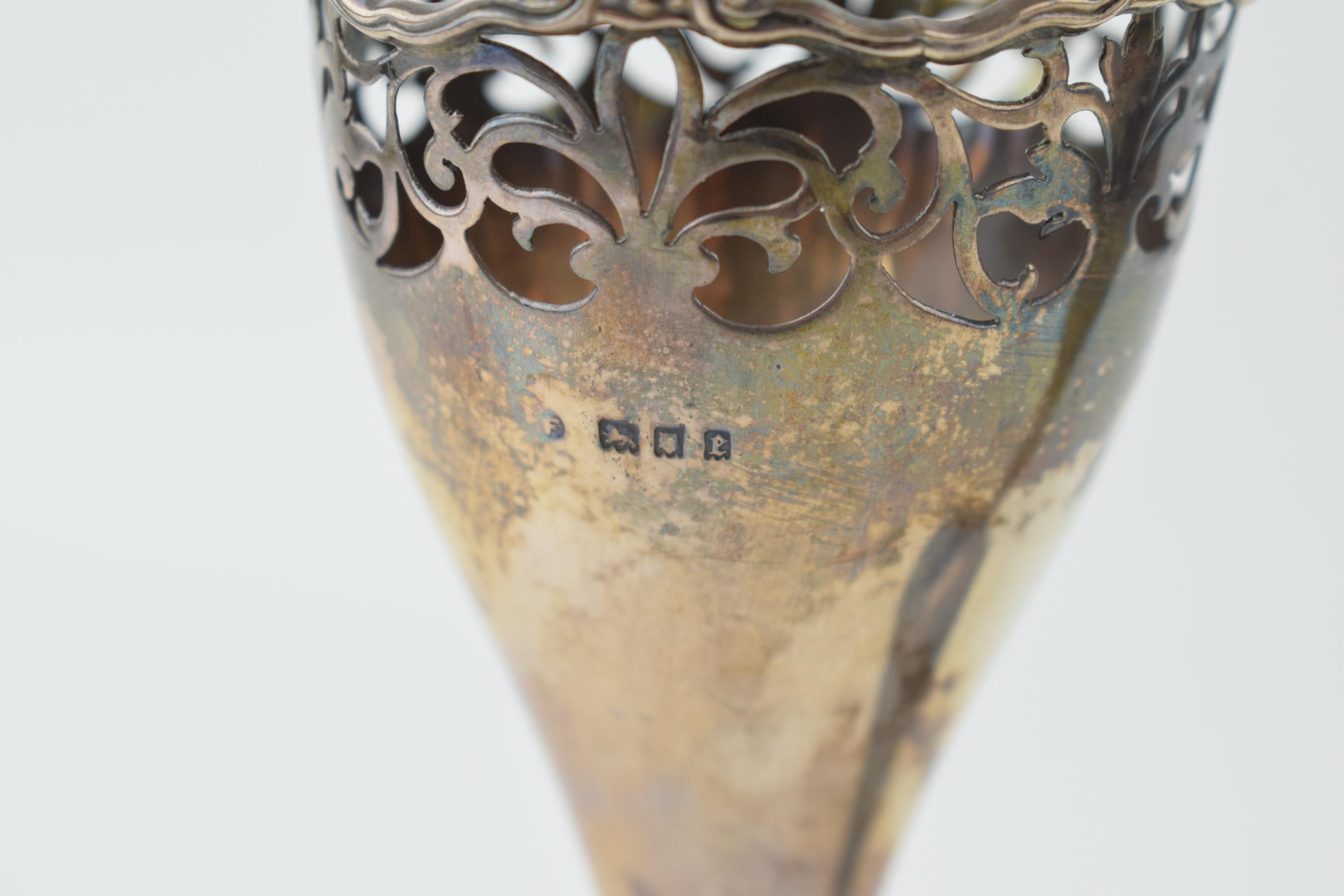 A near pair of Art Nouveau style vases hallmarked London 1920 and 1924. Height 16.5cm. Weight 209. - Image 3 of 3