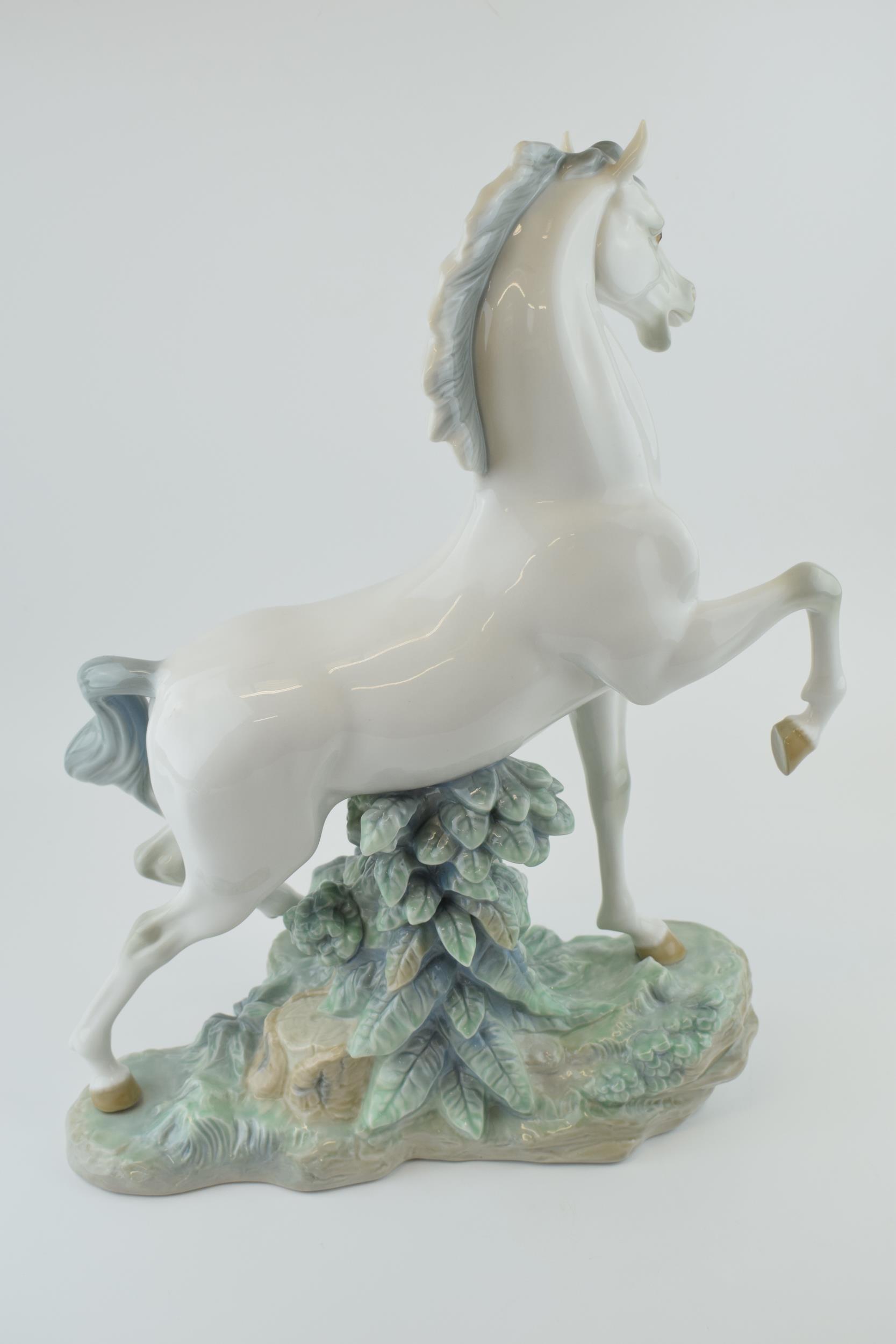 Large Lladro horse figure 'Caballo Arrogante' 4781, 44cm tall. In good condition with no obvious - Image 4 of 5