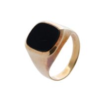 18ct gold gents dress ring set onyx, not hallmarked, but tested as high carat / 18ct gold. Gross