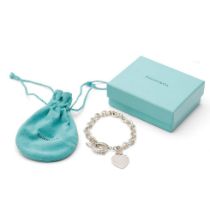 Boxed Tiffany & Co bracelet with heart shaped fob and T-bar, 39.0 grams, 21.5cm long.