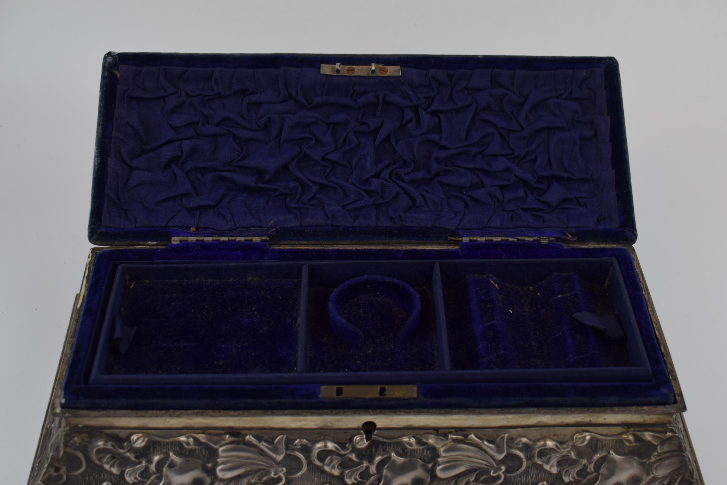 Large hallmarked silver jewellery casket, Arts and Crafts style, with velvet interior, and stick pin - Bild 3 aus 5