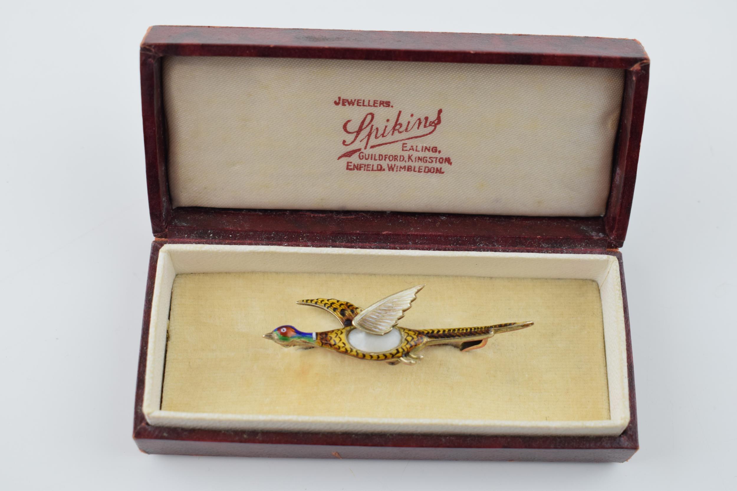 9ct gold brooch in the form of a pheasant, with superb enamelled decoration, base metal pin, 3.5 - Bild 2 aus 4