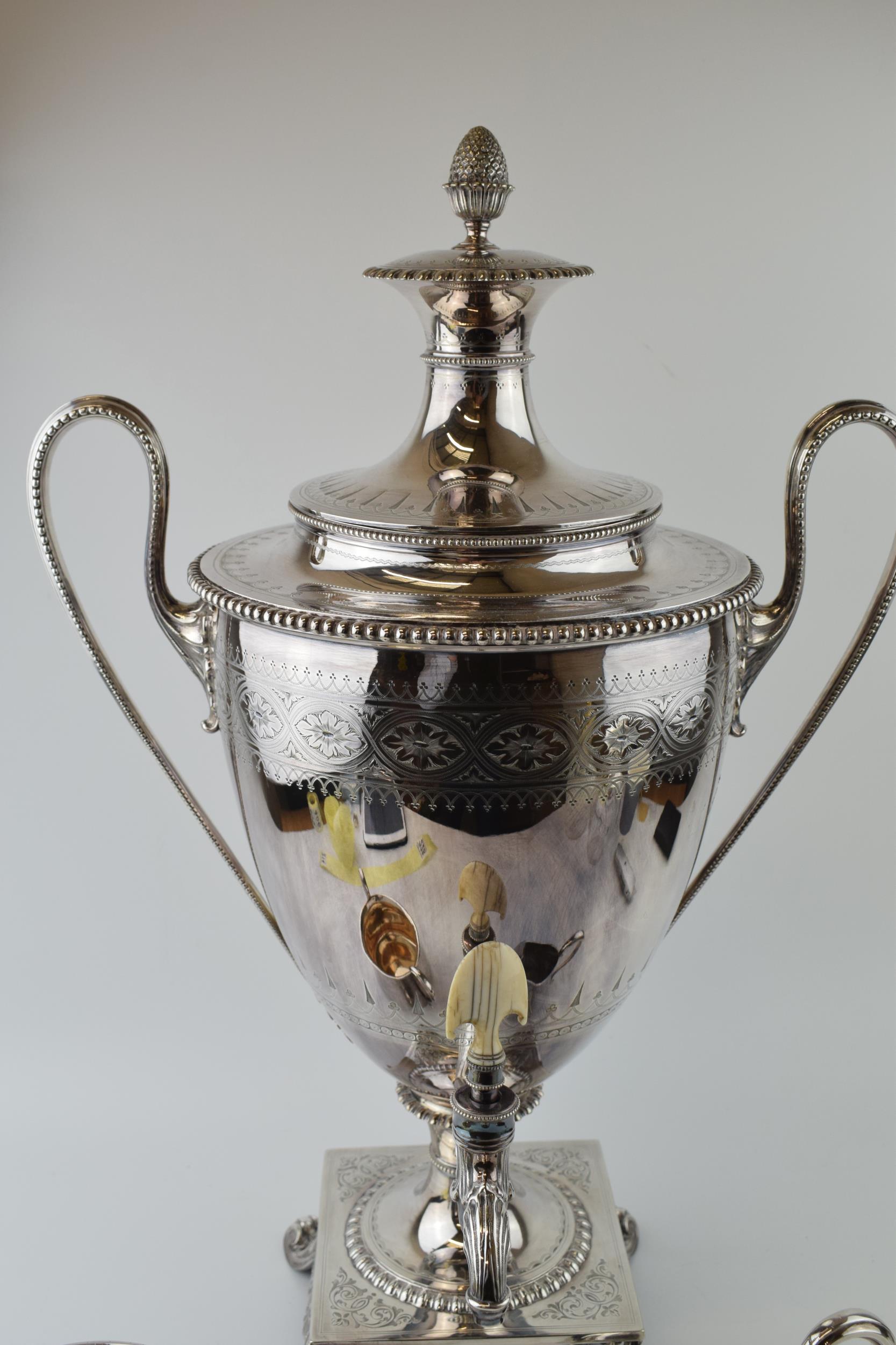 Elkington & Co Silver Plated Samovar, Loysels Patent with engraved decoration flowers, bead edge - Bild 4 aus 8