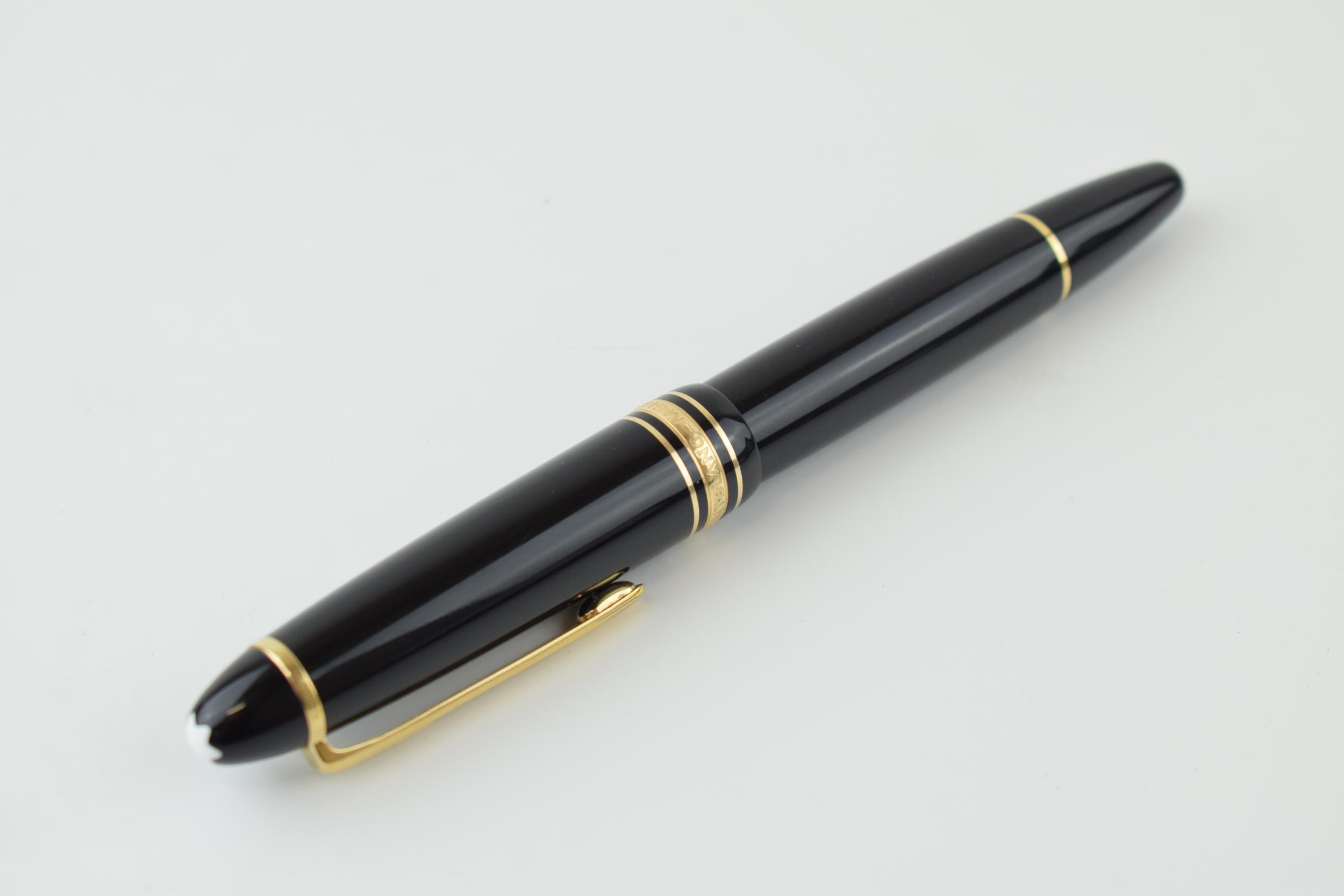 A Montblanc Meisterstuck 146 Fountain Pen in black with one broad and two narrow gold bands, 14ct - Image 2 of 5