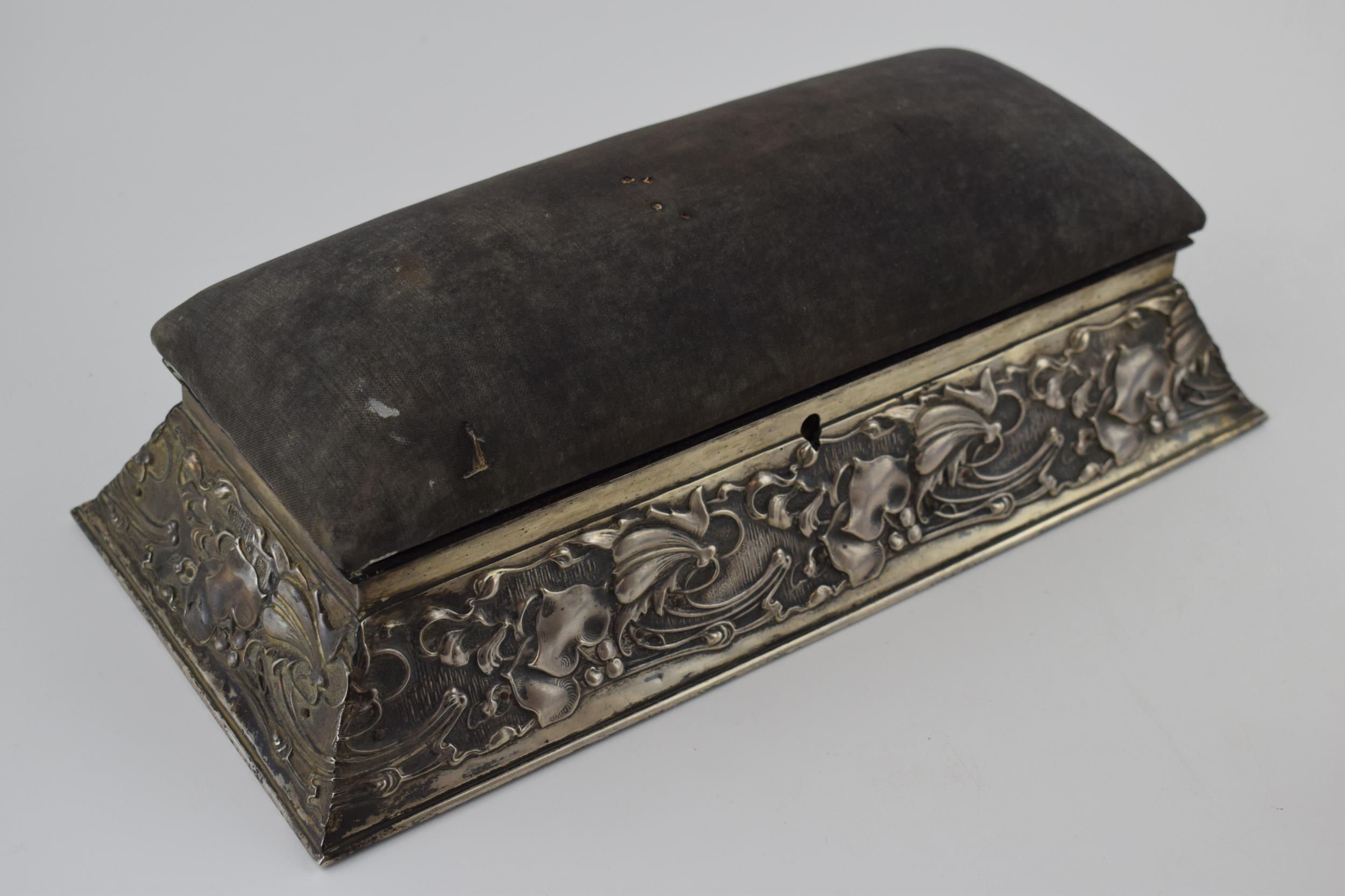 Large hallmarked silver jewellery casket, Arts and Crafts style, with velvet interior, and stick pin - Image 5 of 5