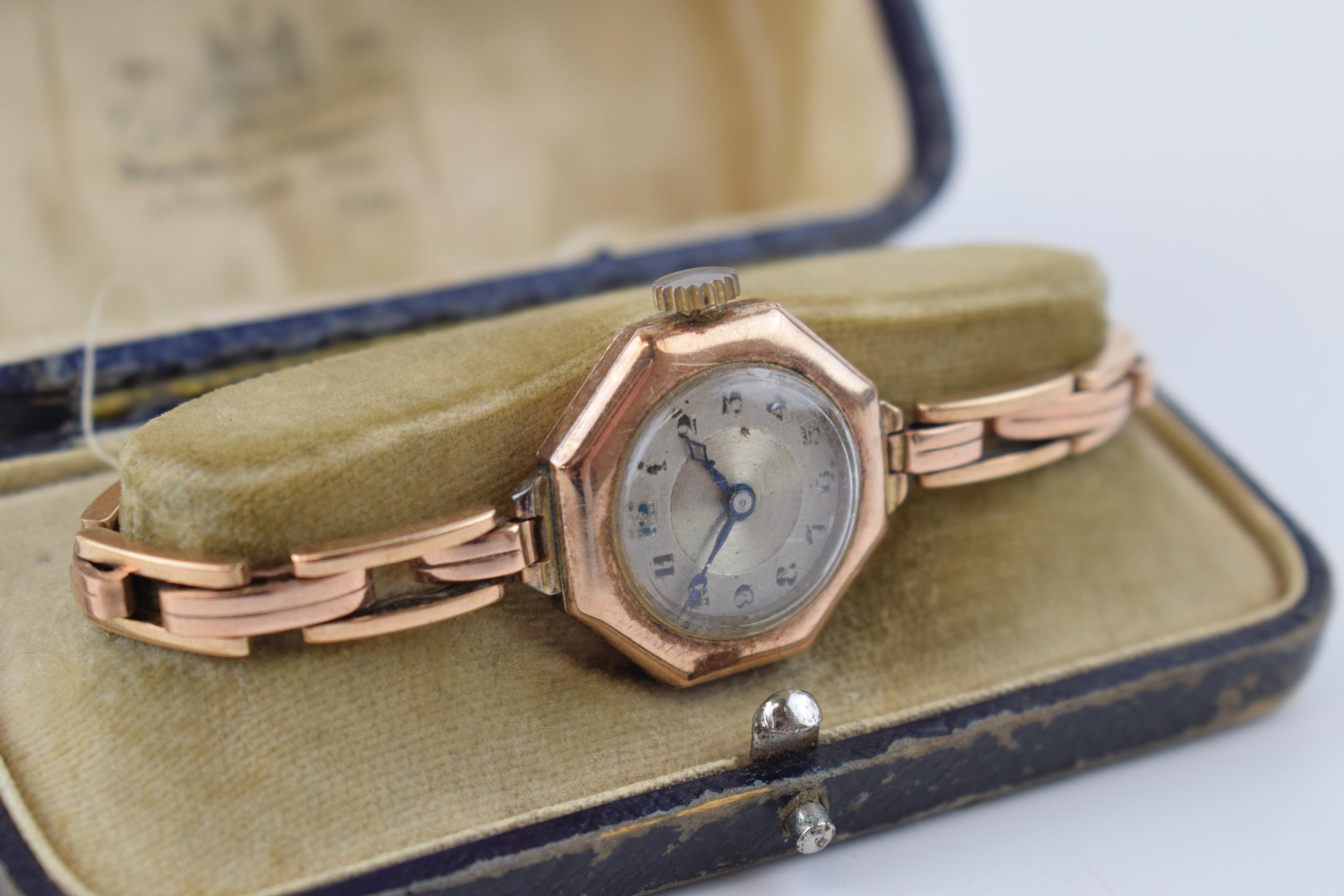 9ct gold ladies wristwatch on expanding 9ct gold strap, in period leather fitted box, watch and - Image 3 of 3