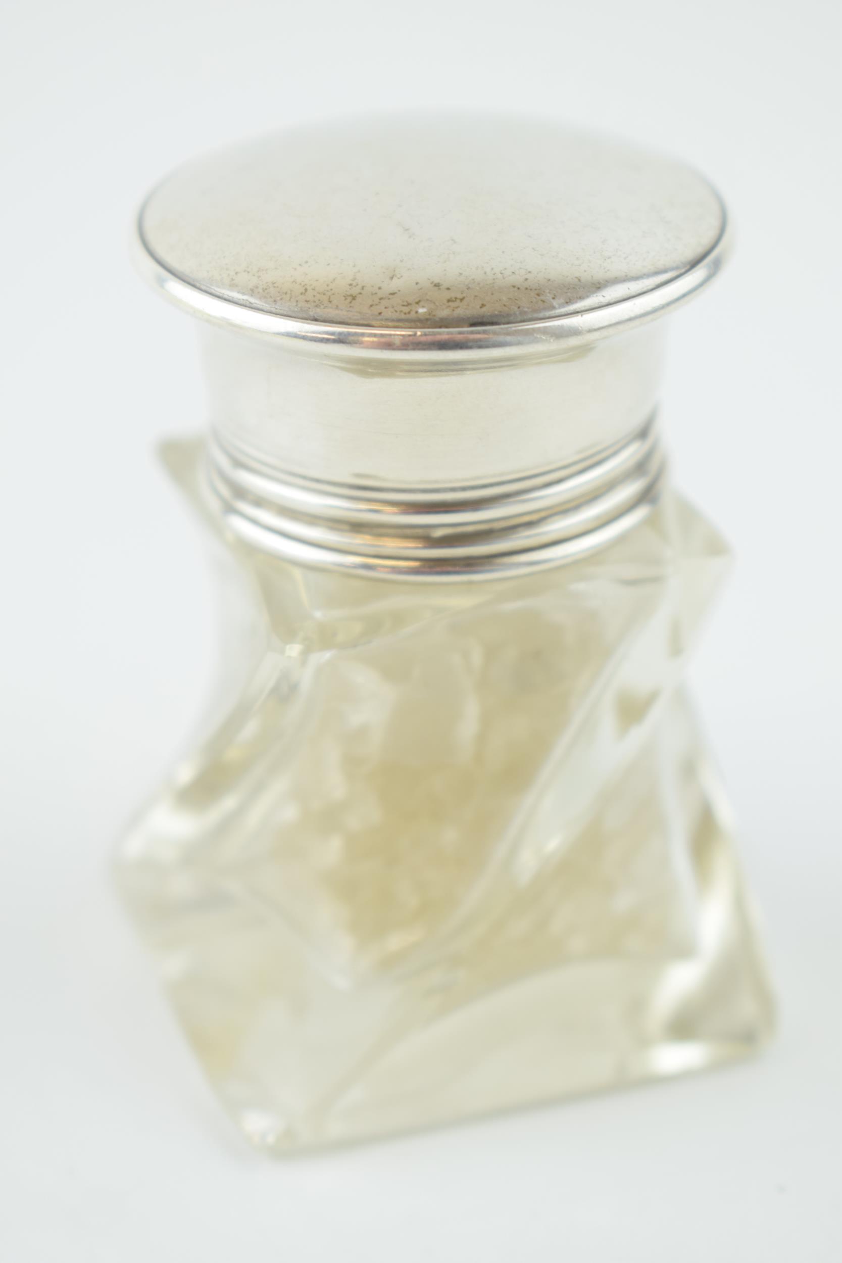 Silver topped unique shape glass jar for smelling salts, with glass stopper, Birm 1933, BBS Ltd, 7cm - Image 2 of 3