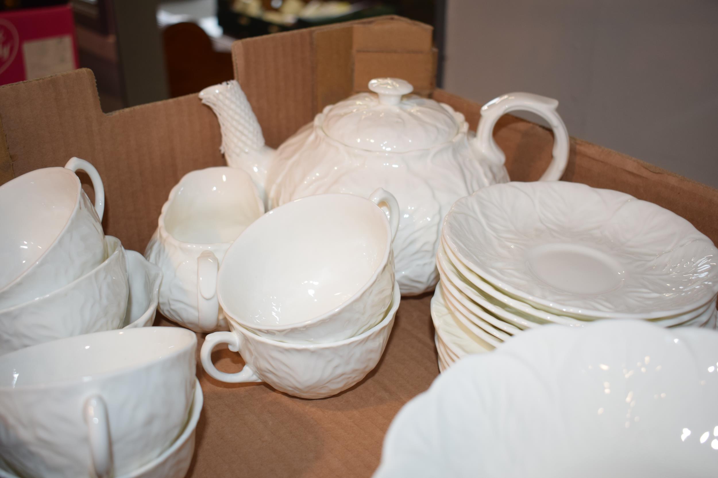 A good collection of Coalport Countryware tea and dinner ware to include a large teapot, 6 large - Image 3 of 3