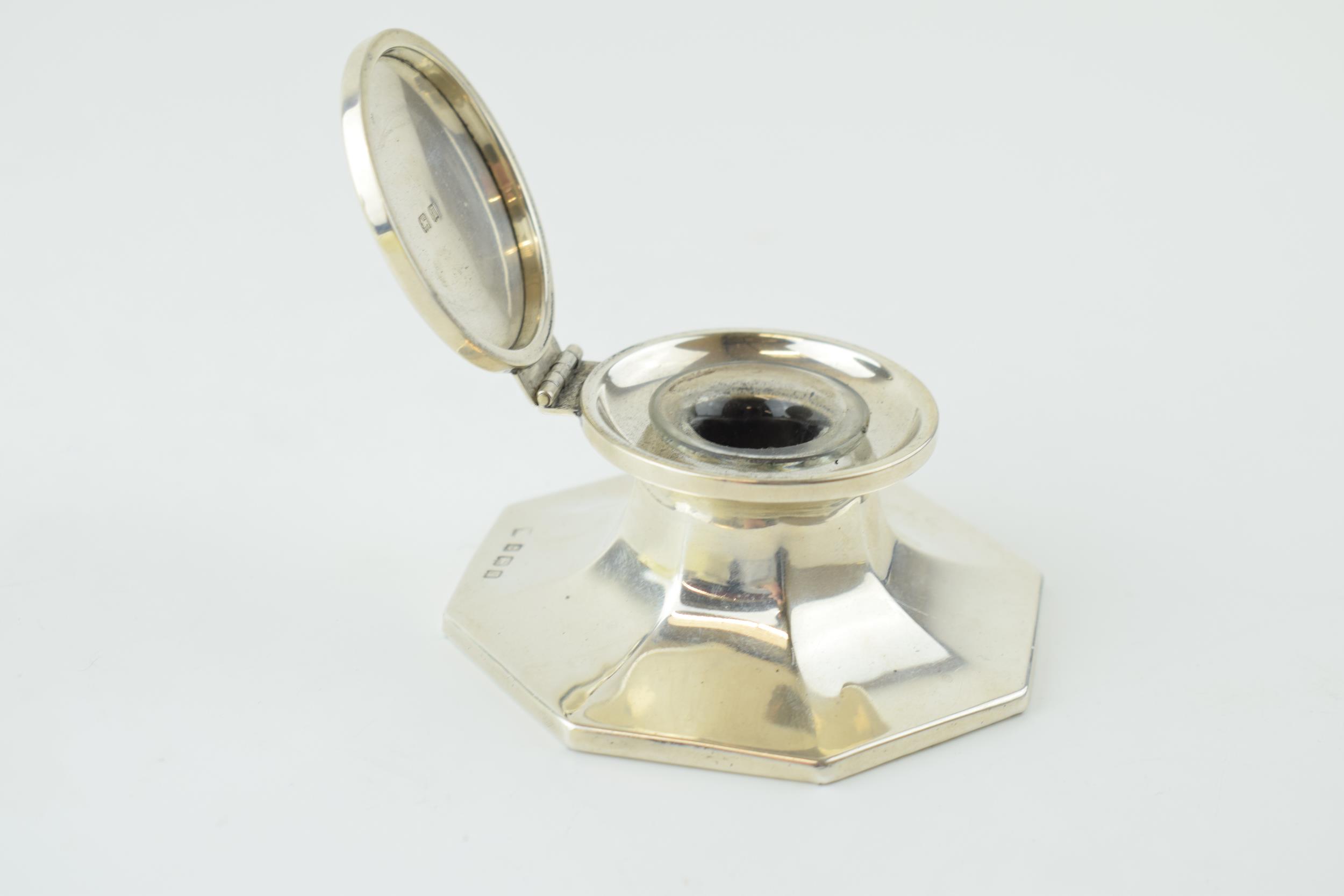 Hallmarked silver inkwell, octagonal shape, Birm 1915, A & J Zimmerman, 7.5cm wide, with glass - Image 2 of 4