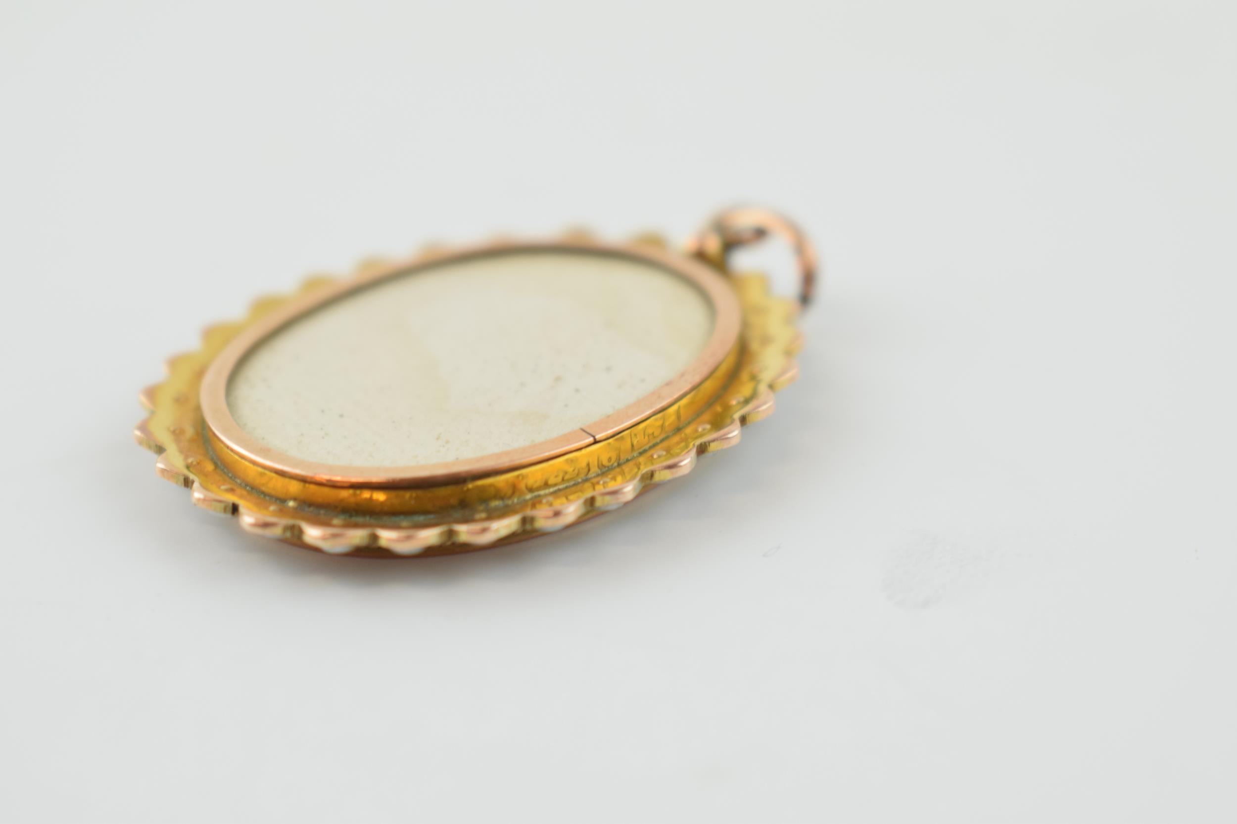 9ct gold cased miniature portrait of a suited gentleman, surrounded by pearls, gross weight 6.2 - Bild 4 aus 4