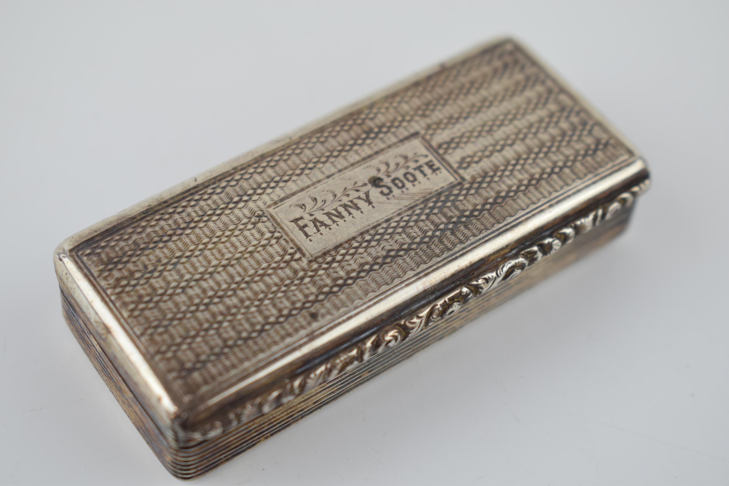 Georgian silver patch box, engineered decoration, raised thumb piece, 50.7 grams, named 'Fanny - Bild 2 aus 4