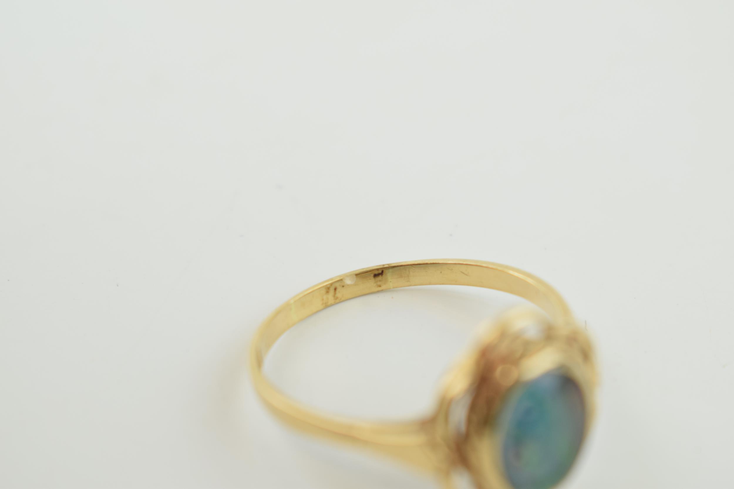 9ct gold and opal ring, stone badly scratched, and glued from behind. weight 3.3g. Size W. - Bild 4 aus 4