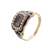 18ct gold Georgian mourning ring set pearls and enamelled decorating, hallmarks rubbed, 3.1 grams,